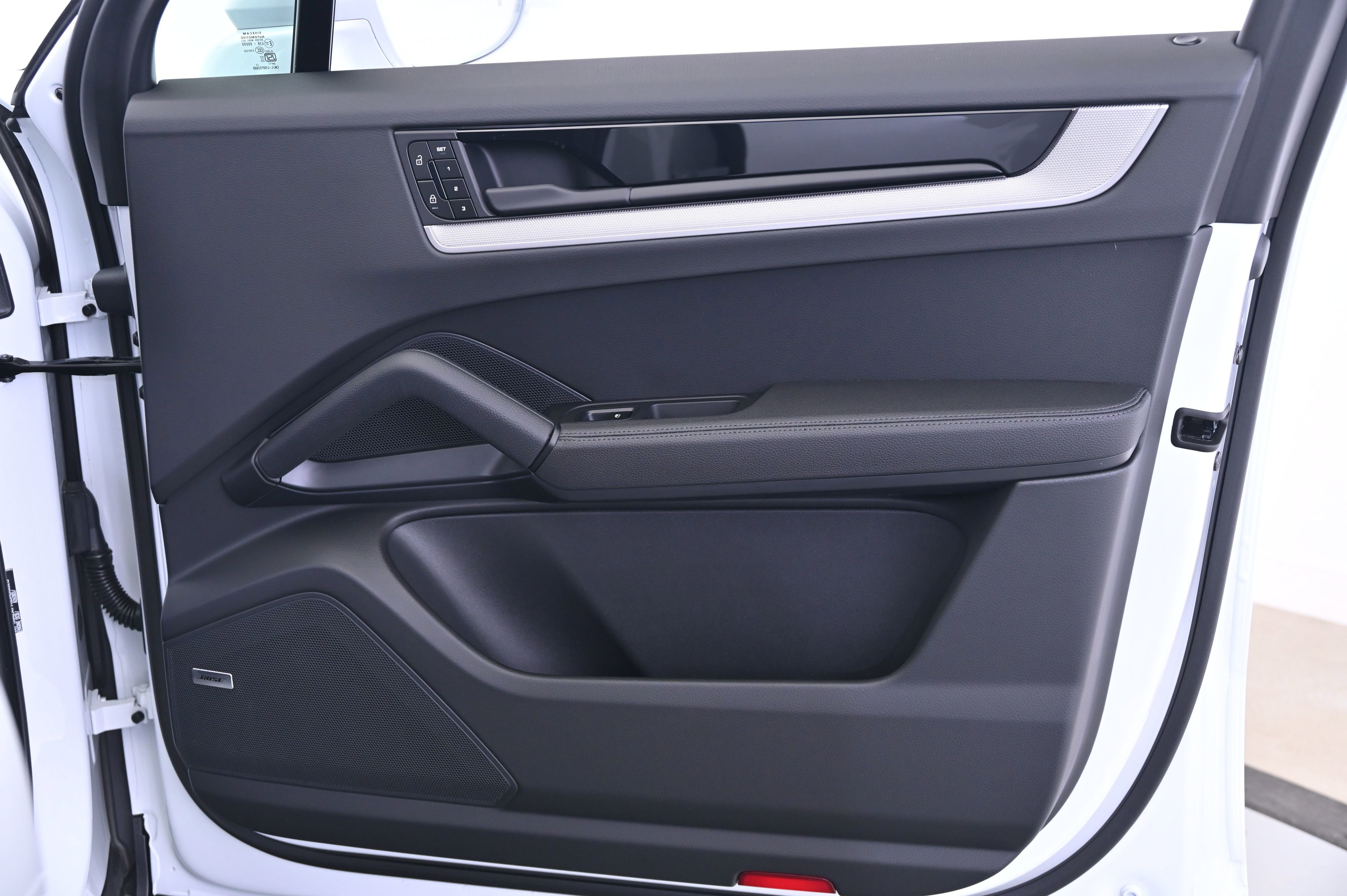 Certified 2025 Porsche Cayenne image 26