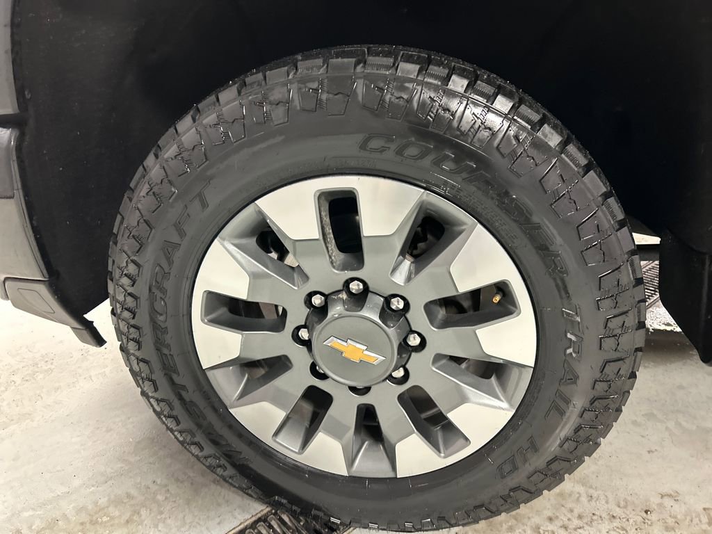 Used 2025 Chevrolet Silverado 2500 Custom w/ Custom Value Package image 9