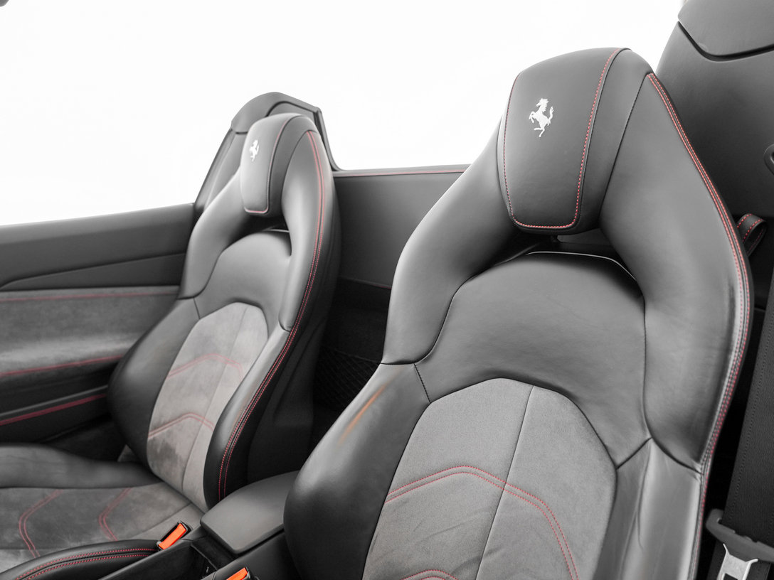 Used 2019 Ferrari 488 Spider RWD image 18