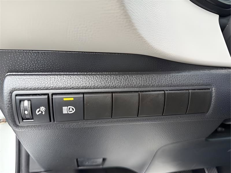 Used 2021 Toyota Corolla LE FWD image 26