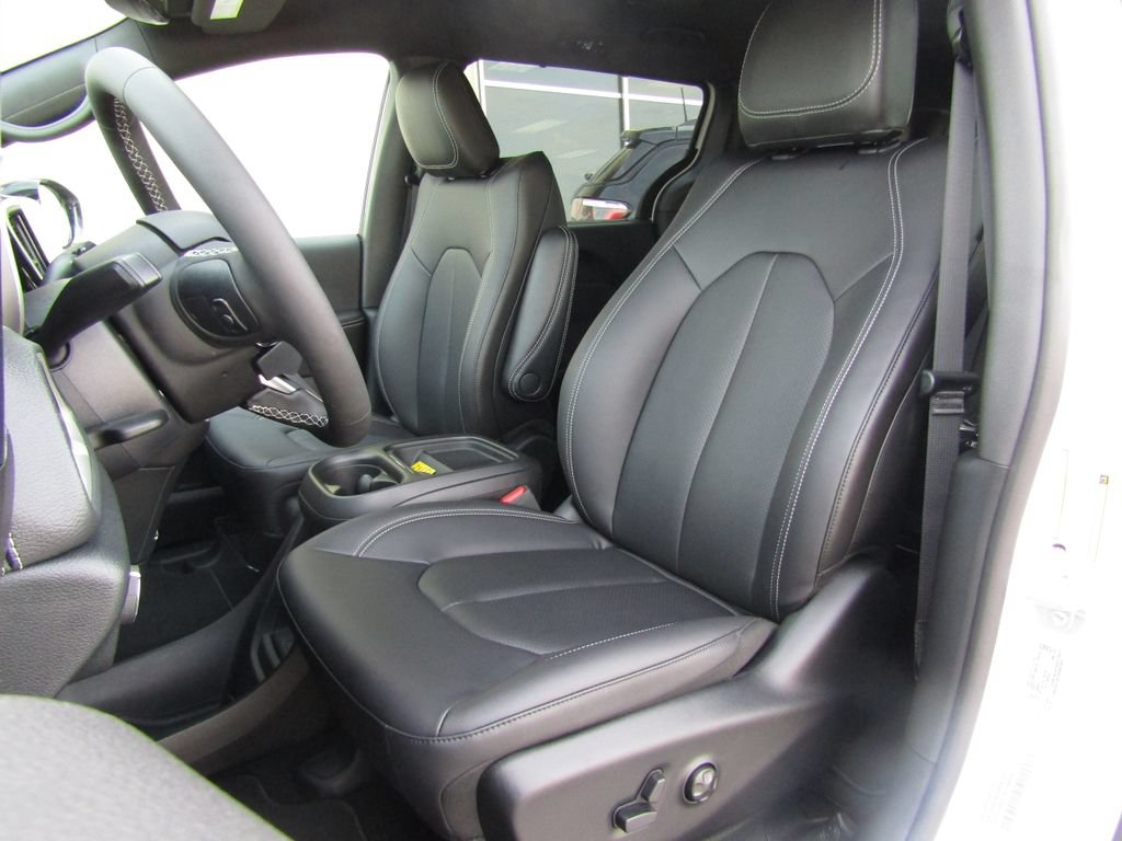 New 2027 Chrysler Pacifica Select FWD image 20
