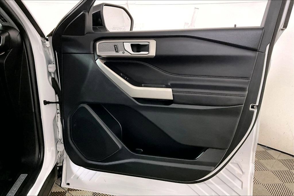 Used 2023 Ford Explorer Limited image 23