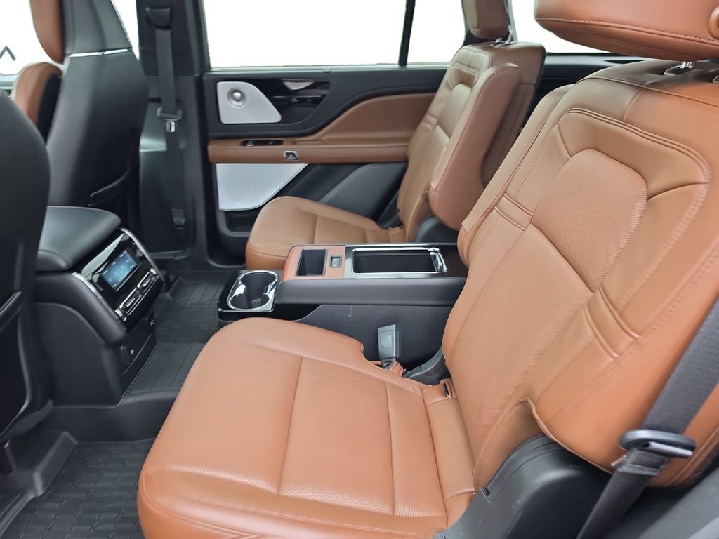 Used 2020 Lincoln Aviator Grand Touring w/ Equipment Group 302A AWD/4WD image 13