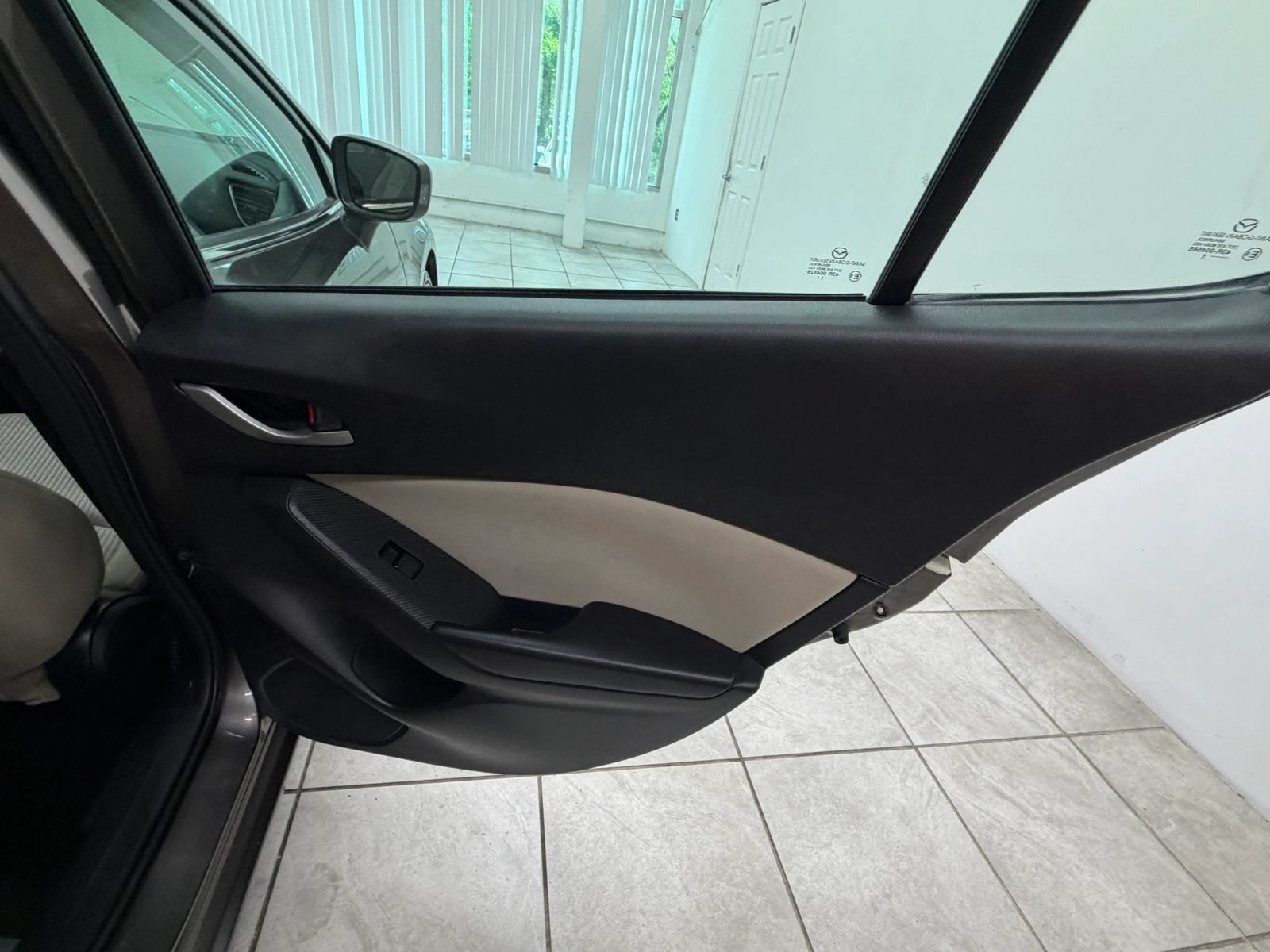 Used 2015 MAZDA MAZDA3 i Touring FWD image 18