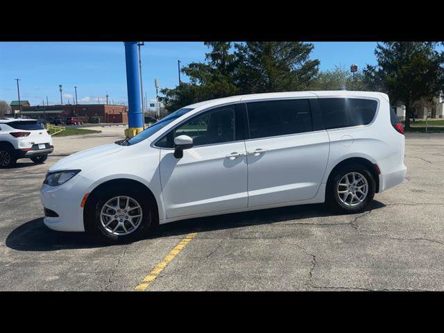Used 2022 Chrysler Voyager LX FWD image 28