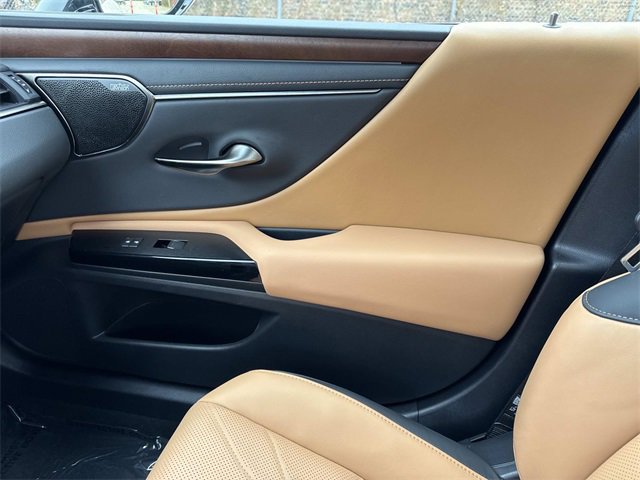 Certified 2025 Lexus ES 300h Ultra Luxury image 22
