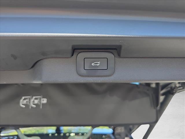 Used 2025 Land Rover Discovery Dynamic SE AWD/4WD image 13