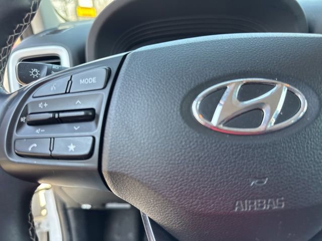 Used 2023 Hyundai Venue Limited image 36