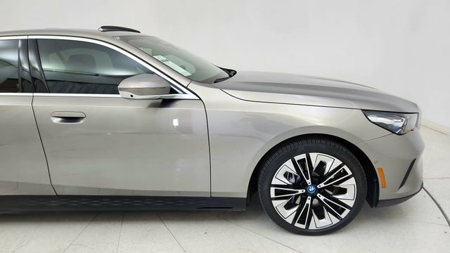 Used 2025 BMW i5 xDrive40 image 7