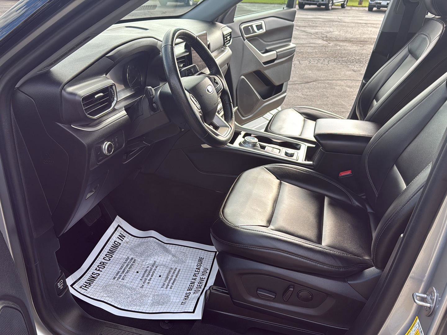 Used 2022 Ford Explorer XLT w/ Equipment Group 202A image 10