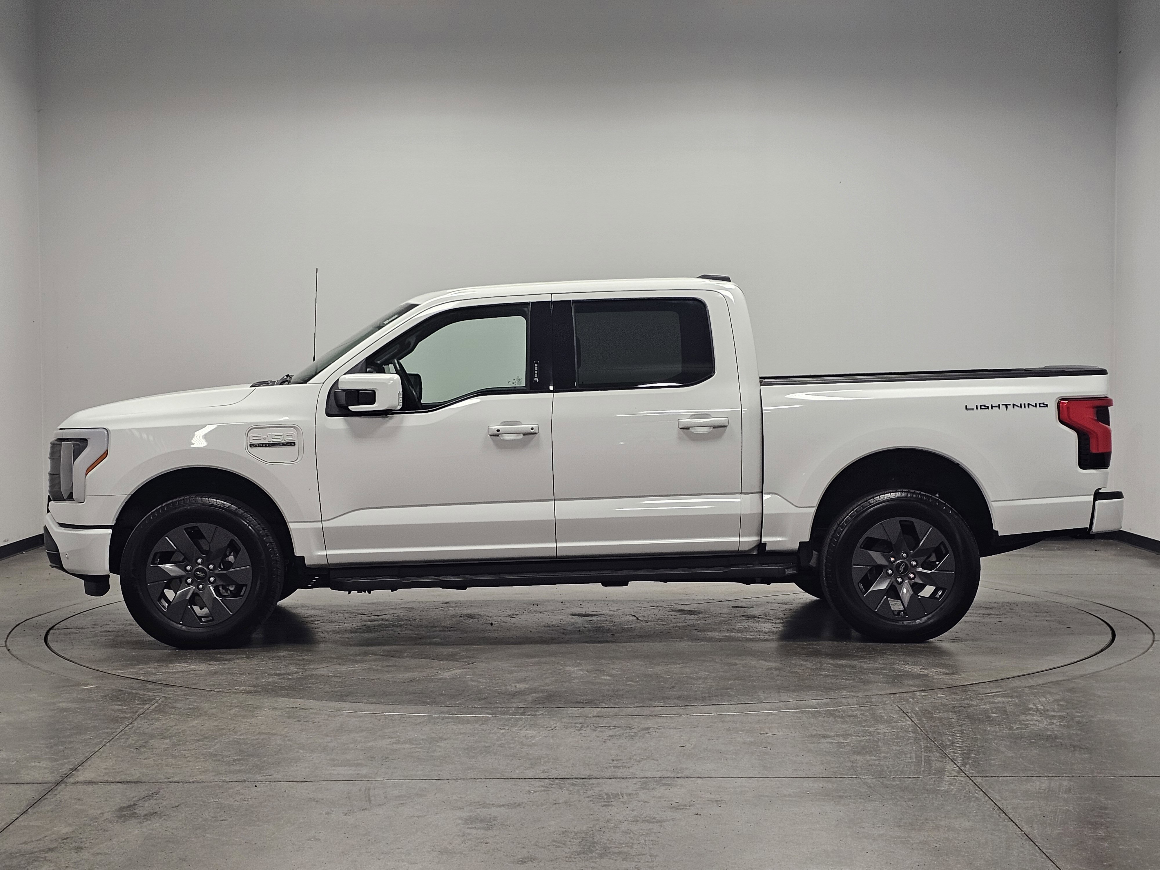 Used 2023 Ford F150 Lightning Lariat image 5