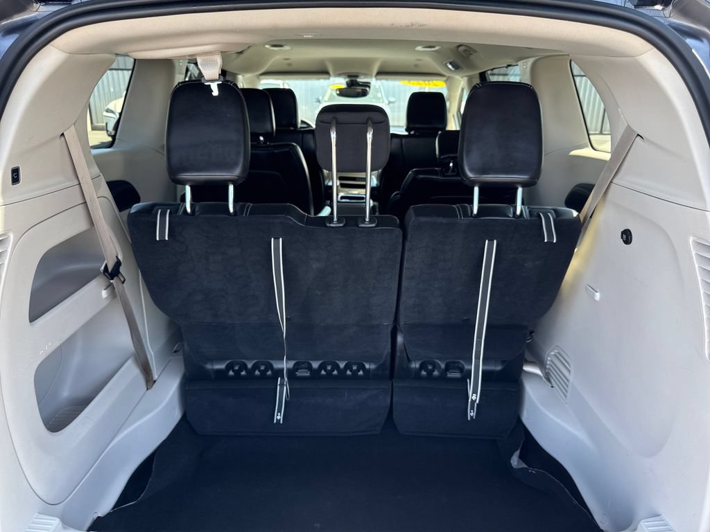 Used 2023 Chrysler Pacifica Touring-L FWD image 21
