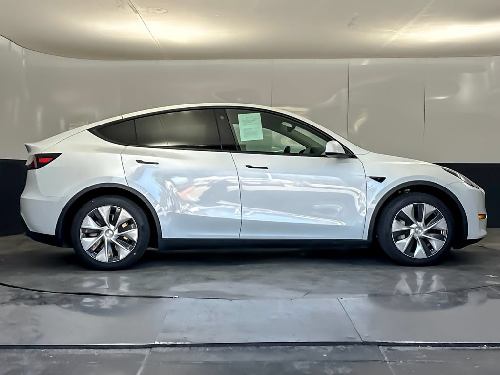 Used 2023 Tesla Model Y Long Range AWD/4WD image 2
