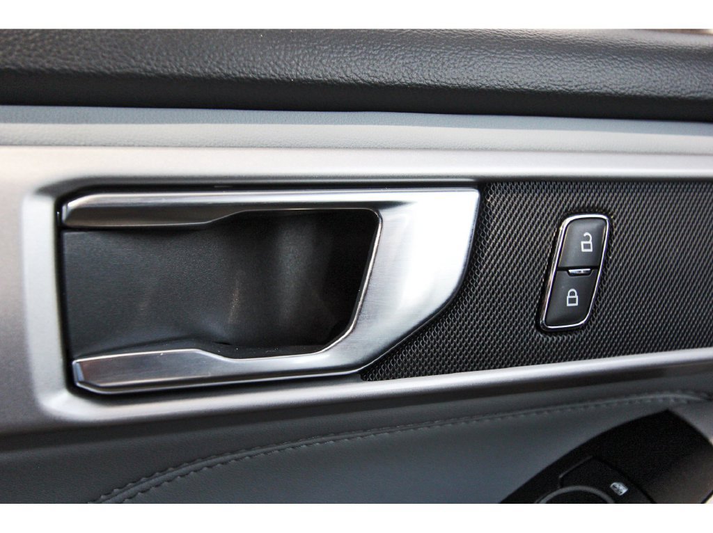 Used 2021 Ford Explorer XLT w/ Equipment Group 202A RWD image 25
