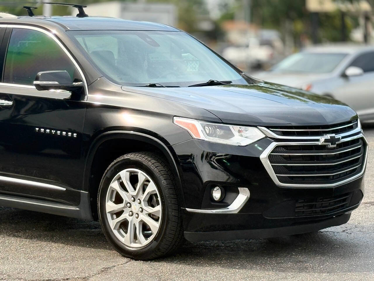 Used 2018 Chevrolet Traverse Premier w/ Driver Confidence II Package FWD image 11