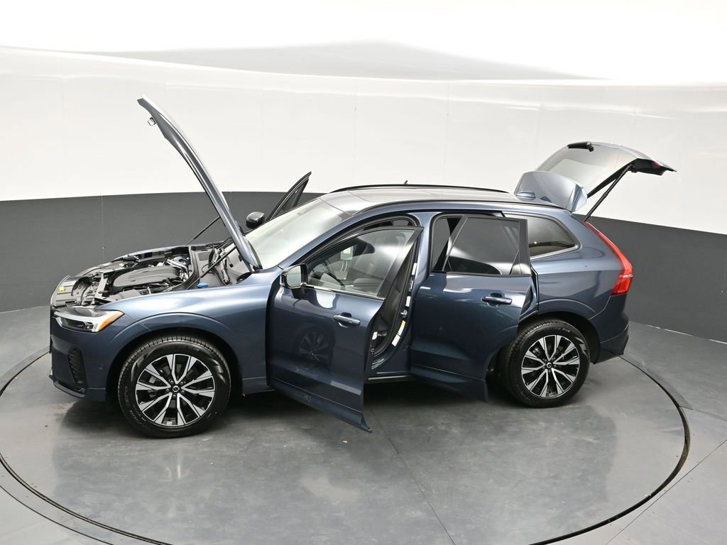 Used 2025 Volvo XC60 B5 Plus AWD/4WD image 38