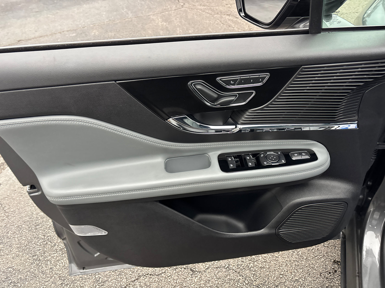 Used 2022 Lincoln Corsair FWD image 11