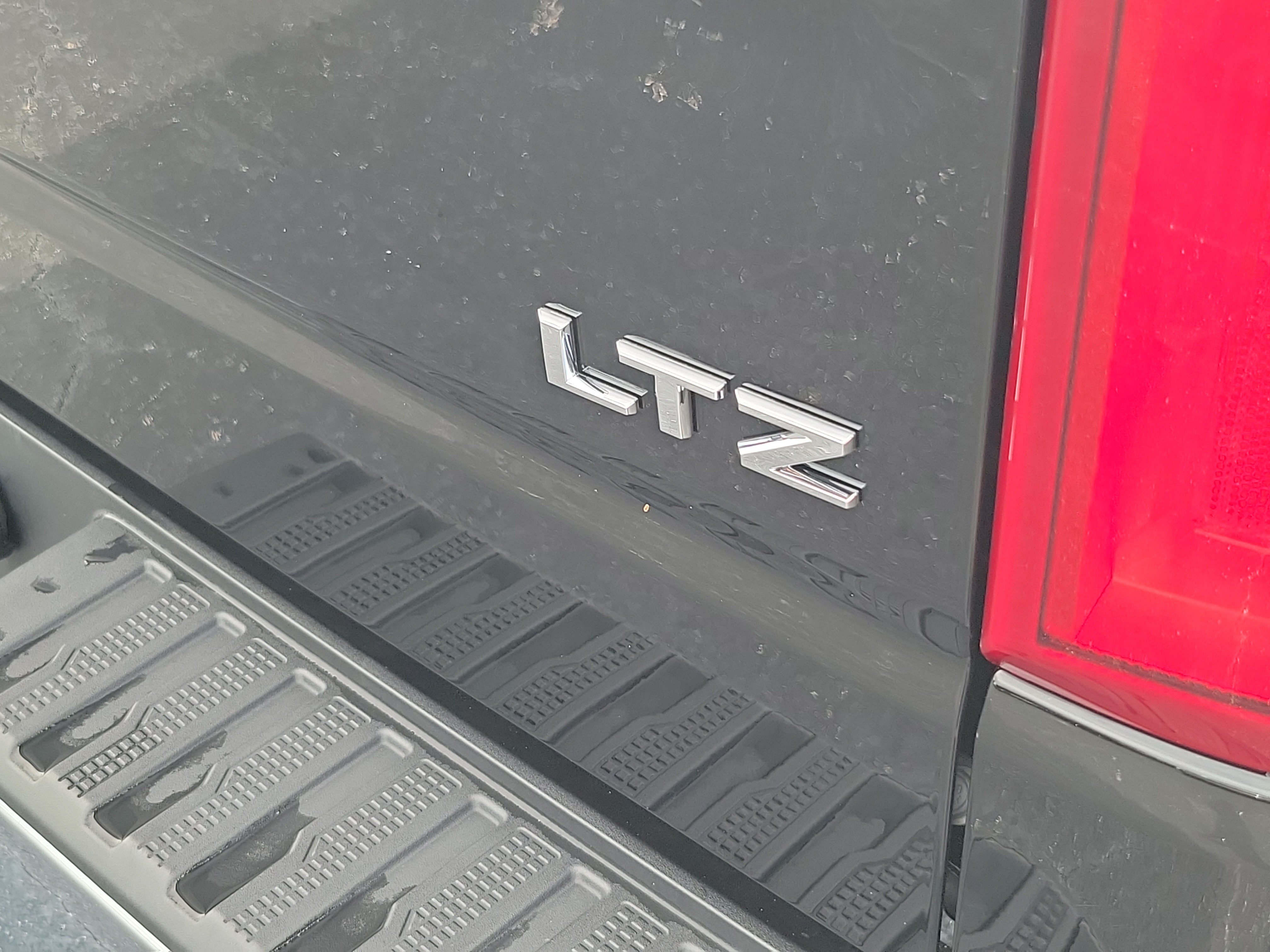Used 2025 Chevrolet Silverado 1500 LTZ w/ Technology Package AWD/4WD image 6