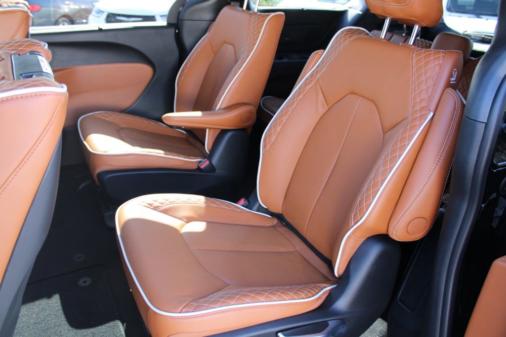 New 2026 Chrysler Pacifica Pinnacle image 17