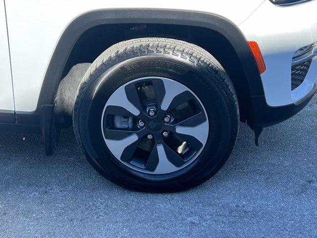 Used 2022 Jeep Grand Cherokee Limited 4xe w/ MOPAR Finishing Package image 7