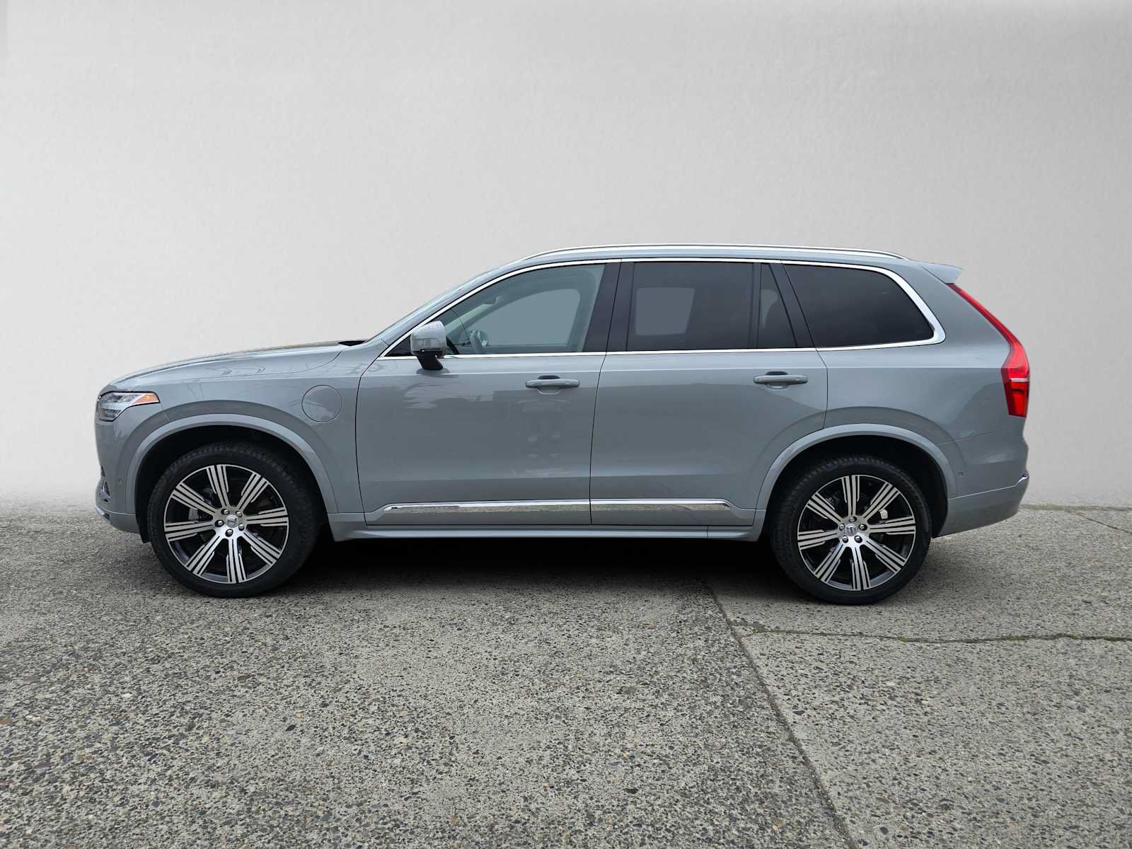 Certified 2024 Volvo XC90 T8 Ultimate w/ Protection Package Premier AWD/4WD image 6