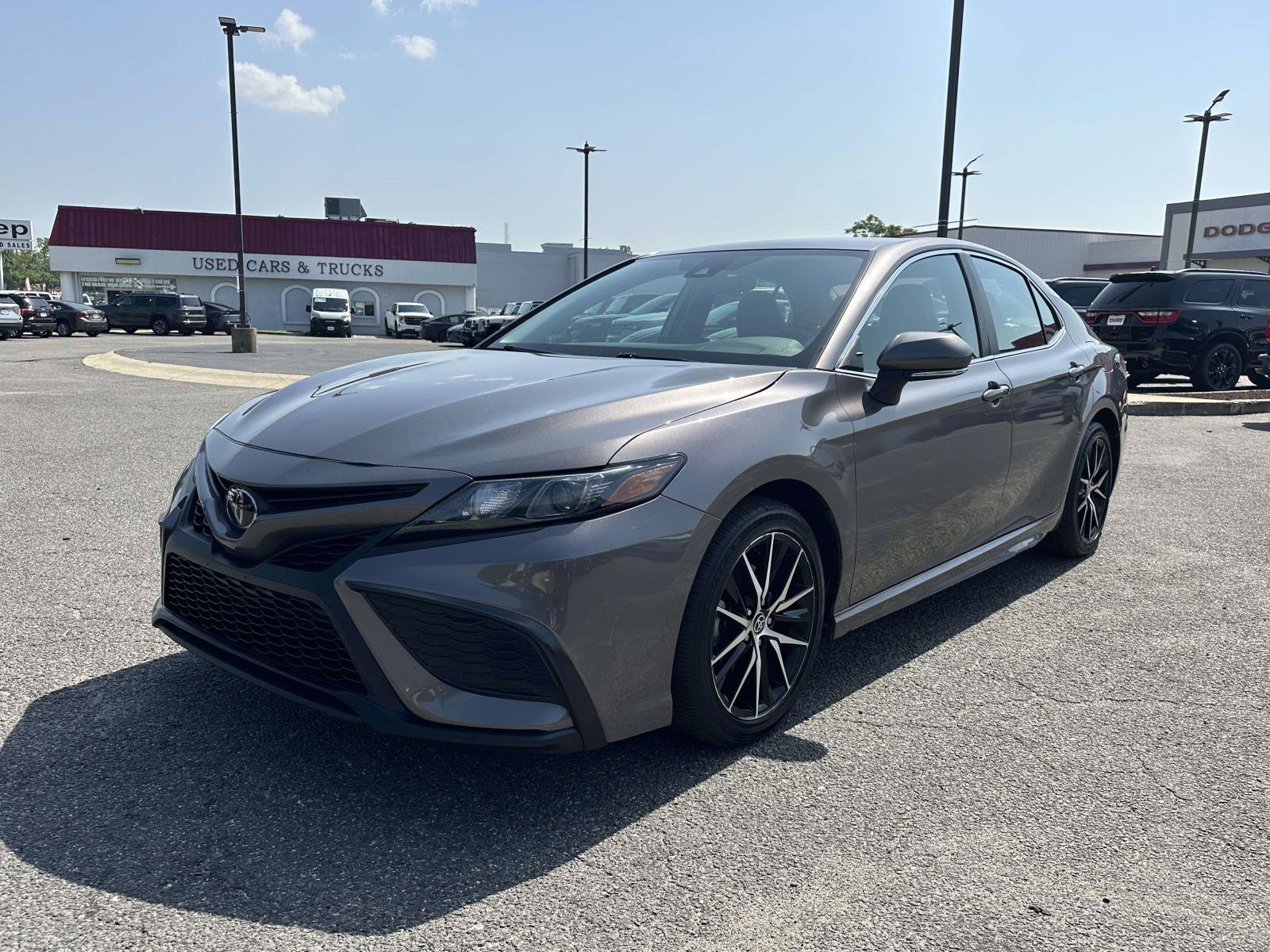 Used 2024 Toyota Camry SE FWD image 4