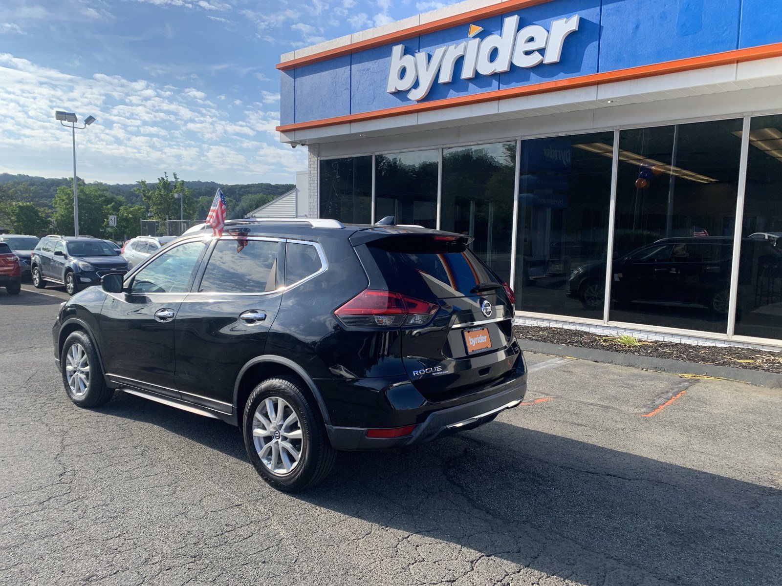 Used 2018 Nissan Rogue SV FWD image 4