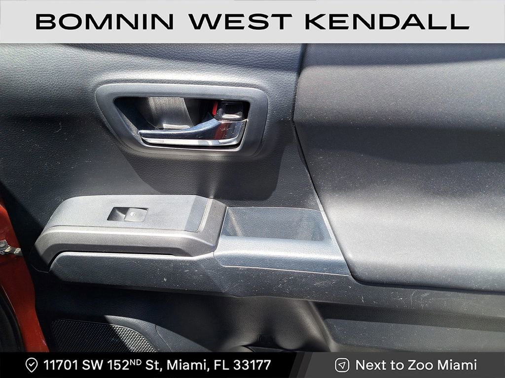 Used 2017 Toyota Tacoma SR image 7