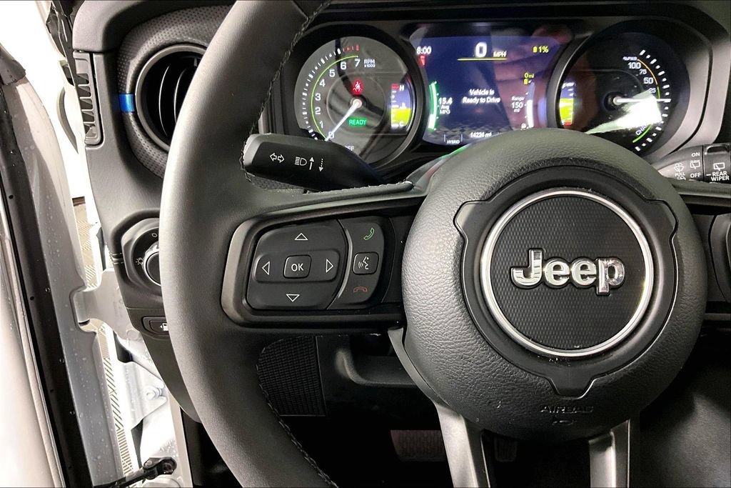 Used 2025 Jeep Wrangler Unlimited Rubicon 4xe w/ Safety Group AWD/4WD image 10