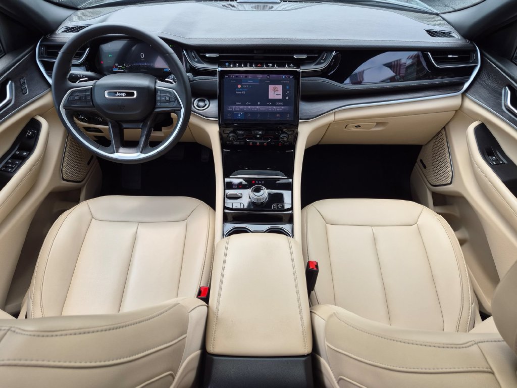Used 2023 Jeep Grand Cherokee 4WD 4xe image 23