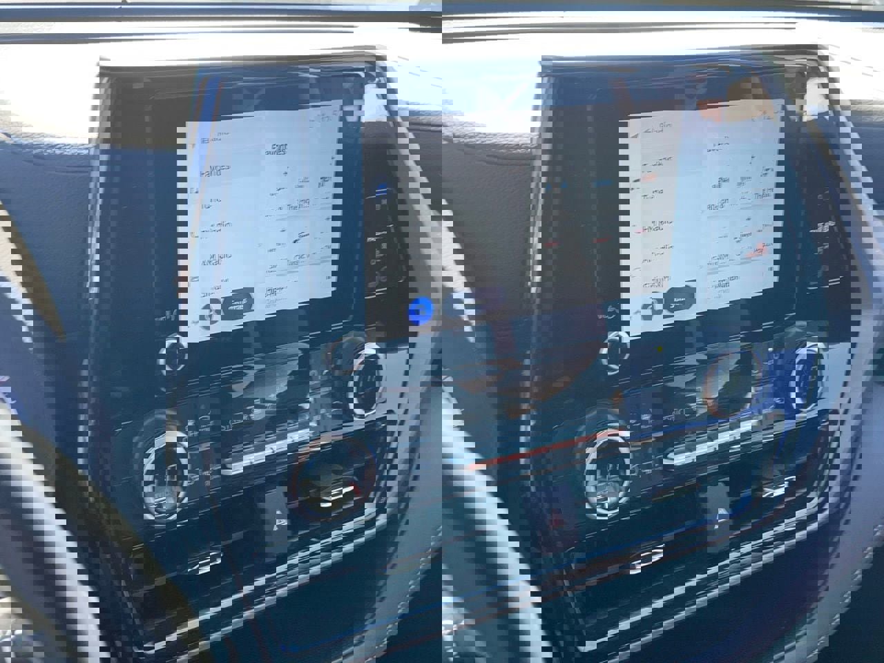 Used 2024 Toyota Highlander LE image 8