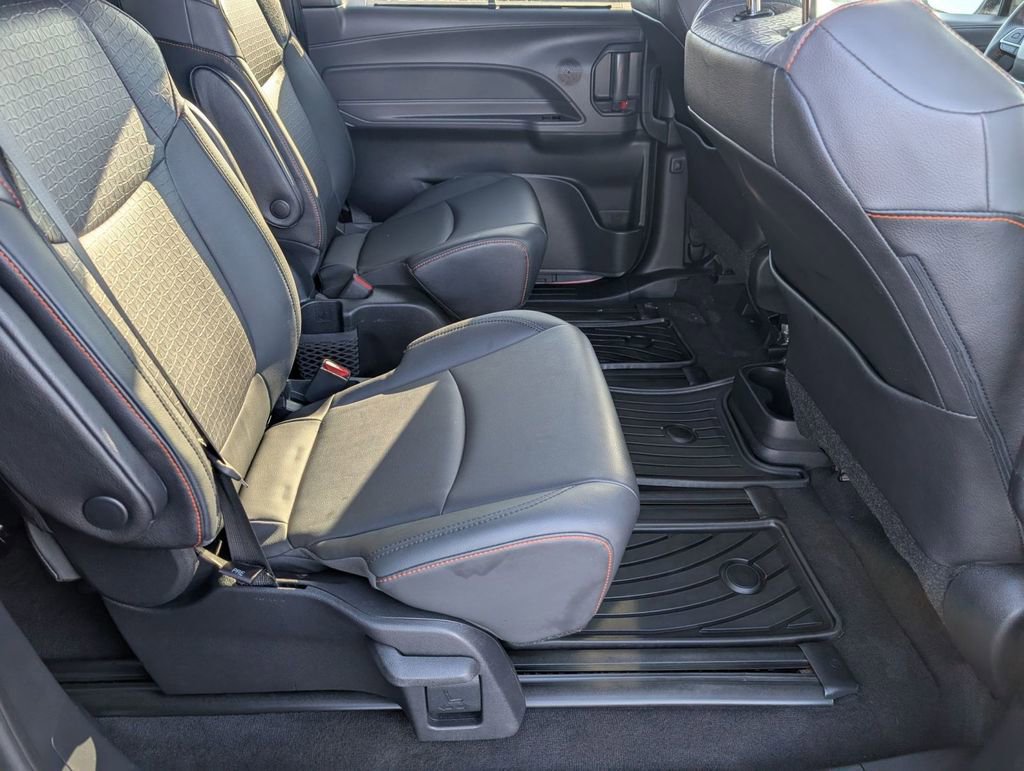 Used 2022 Toyota Sienna XSE image 44