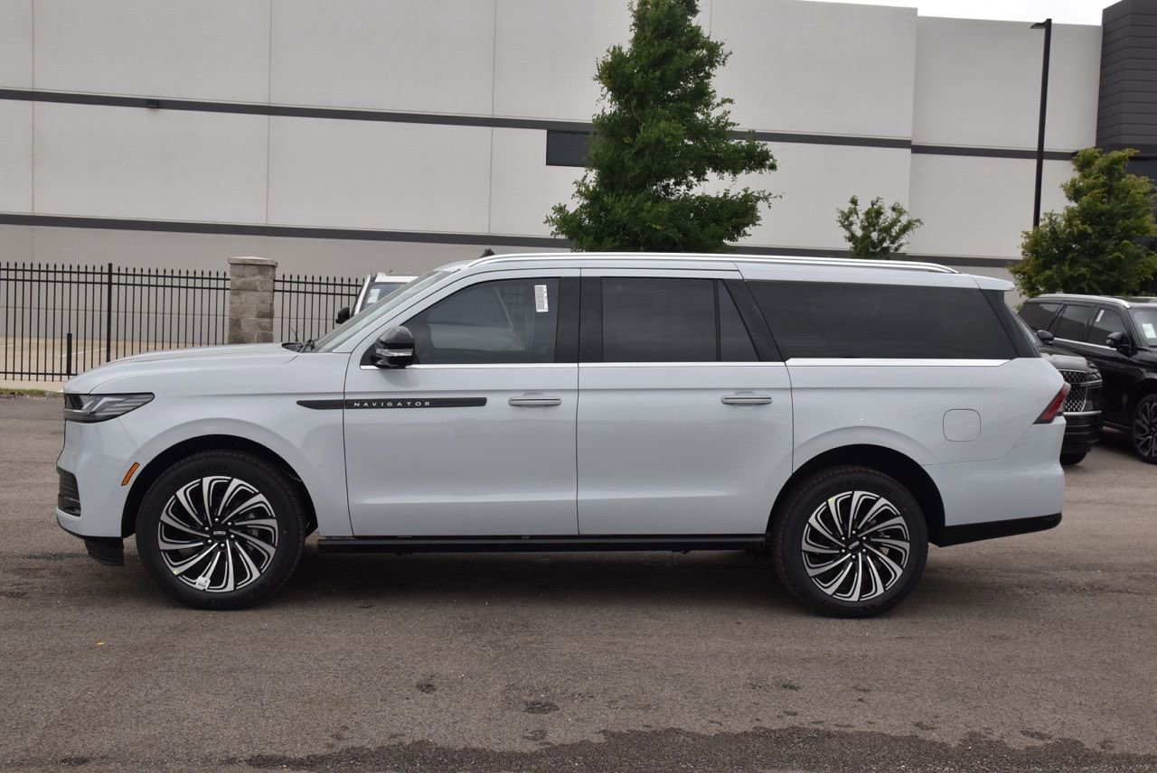 New 2026 Lincoln Navigator L Black Label AWD/4WD image 11