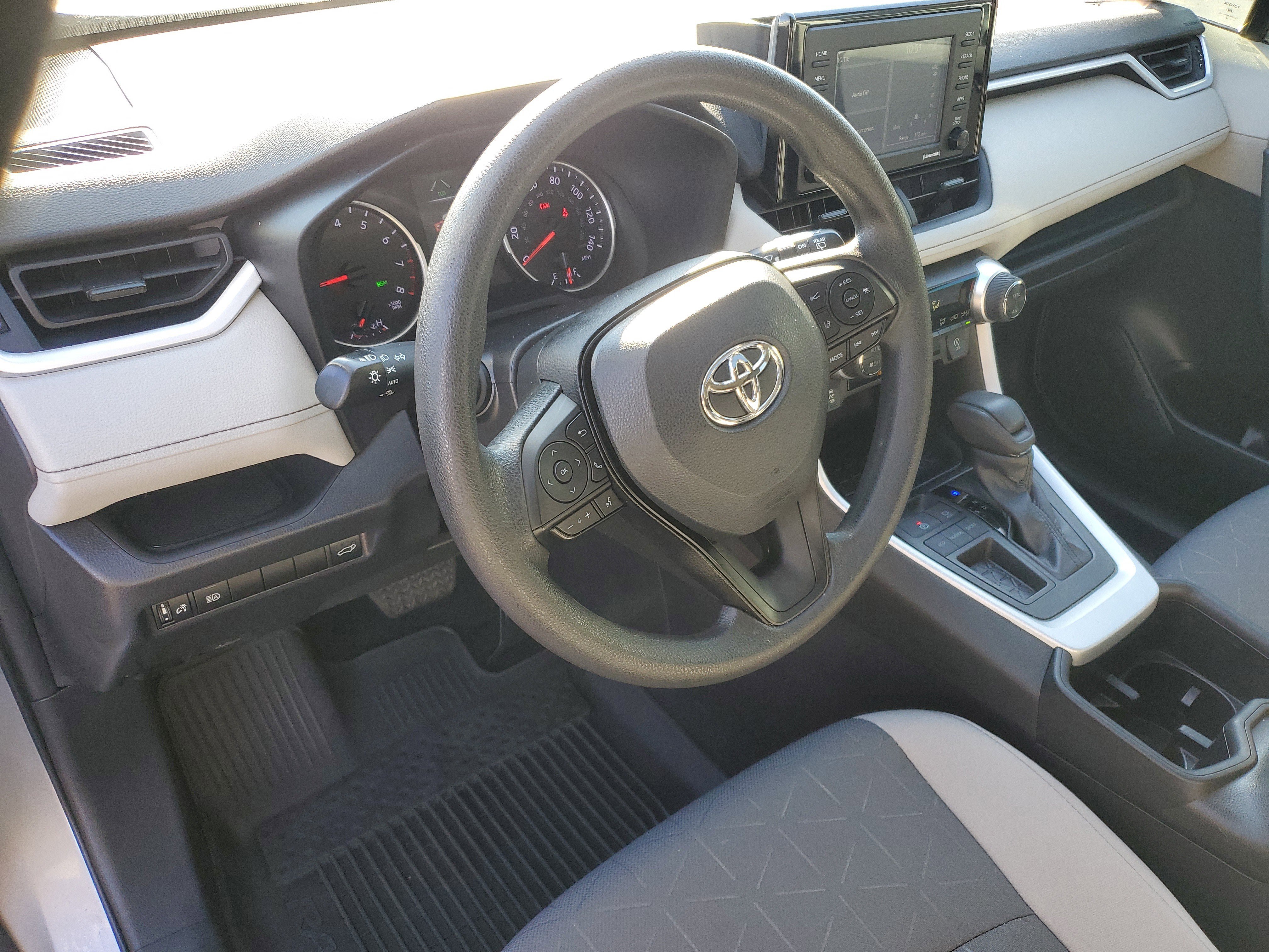Used 2022 Toyota RAV4 XLE image 19