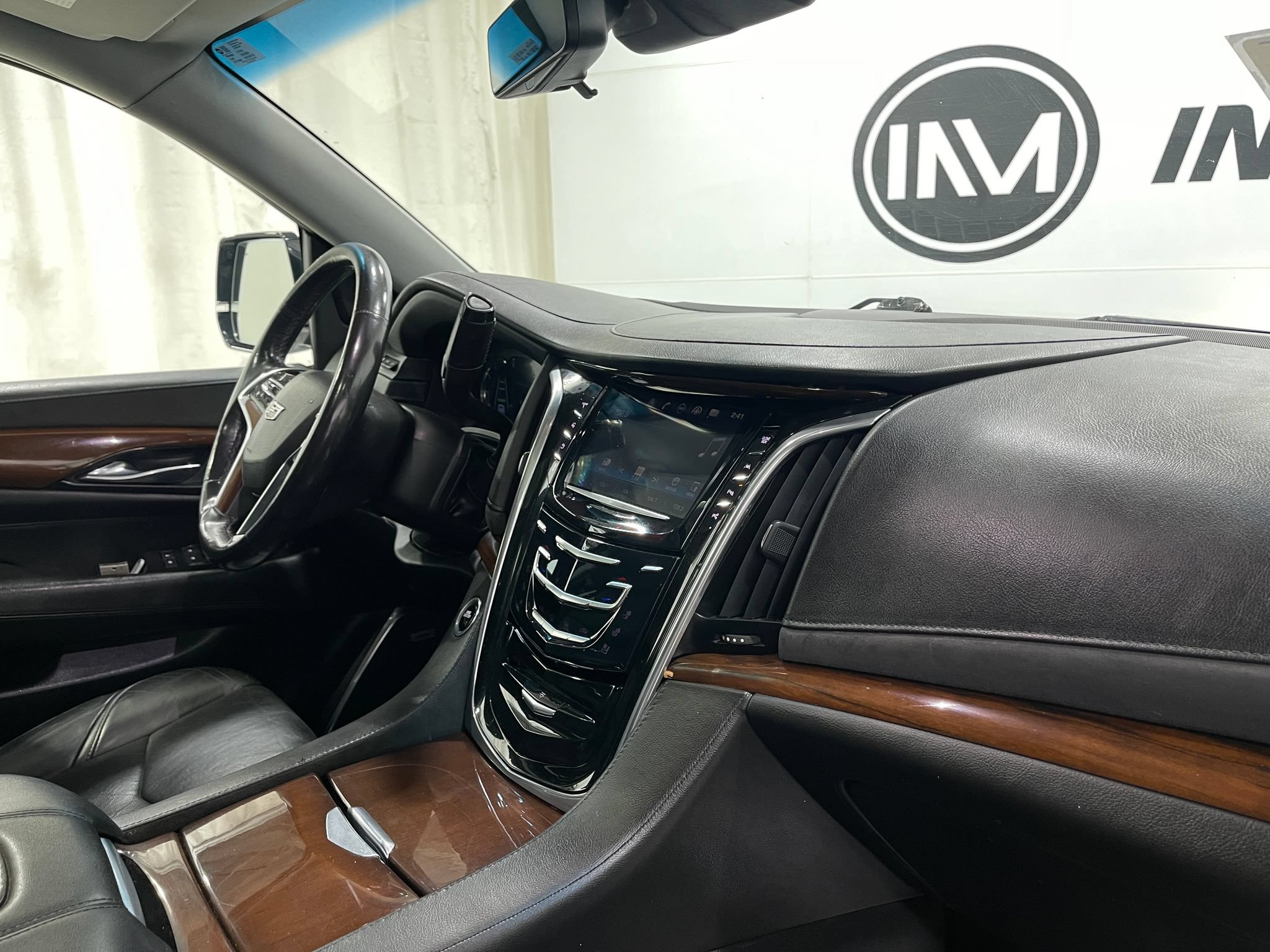 Used 2018 Cadillac Escalade ESV Luxury AWD/4WD image 20