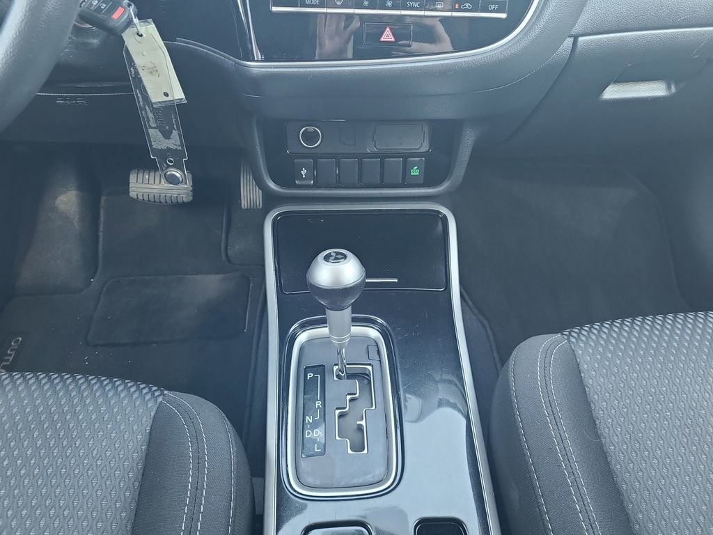 Used 2020 Mitsubishi Outlander ES AWD/4WD image 11