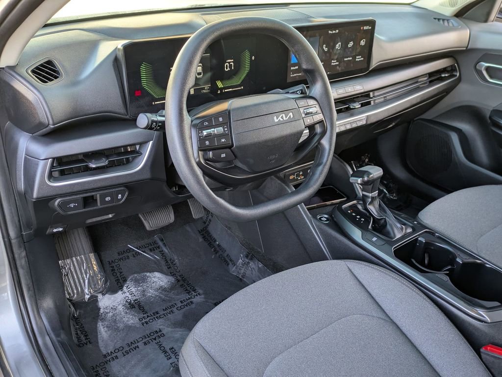 Used 2025 Kia K4 LXS image 13