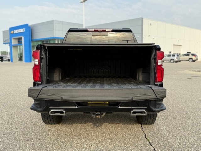 Used 2022 Chevrolet Silverado 1500 High Country w/ Technology Package image 13