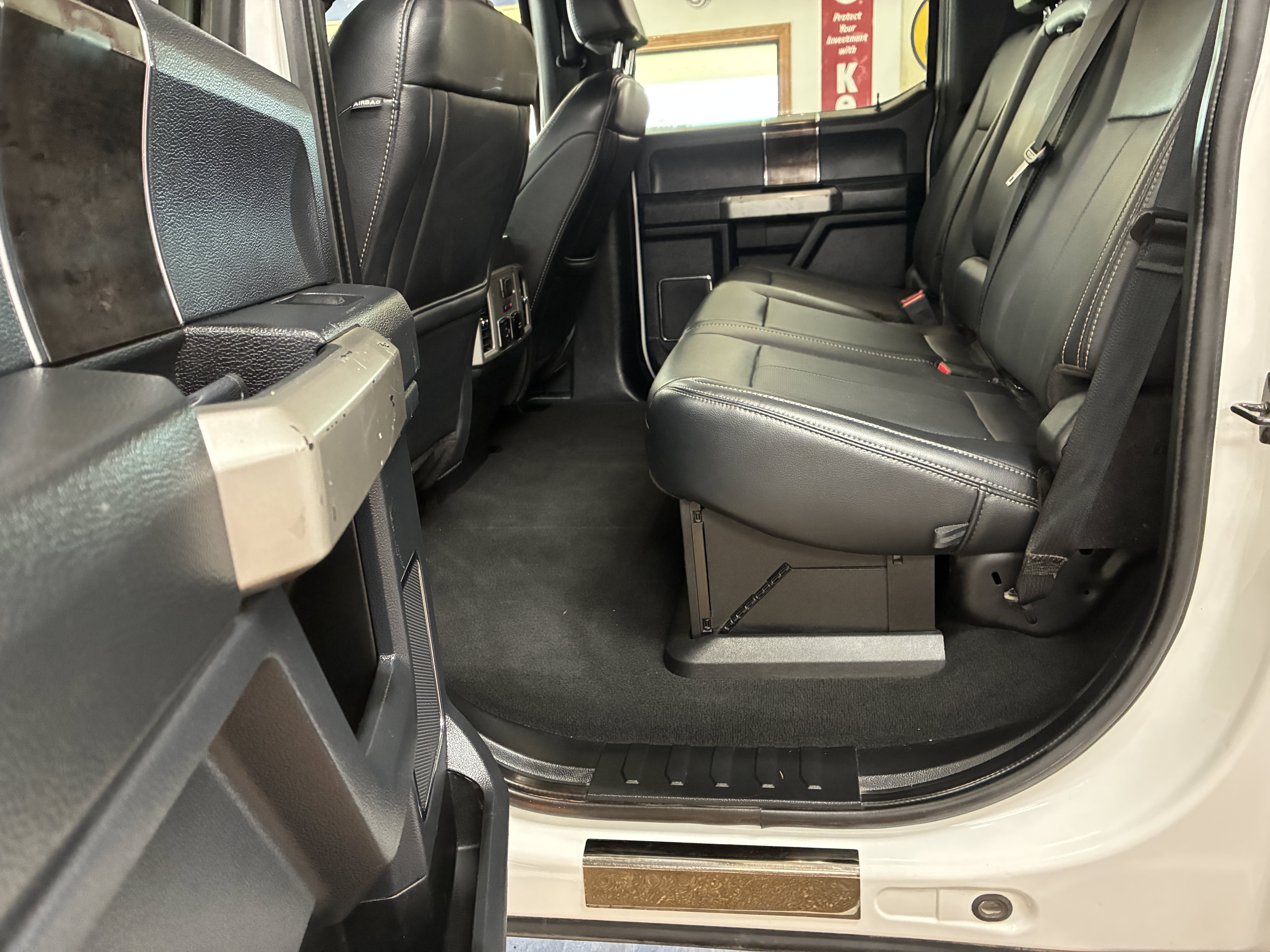 Used 2022 Ford F350 Lariat w/ Black Appearance Package AWD/4WD image 13