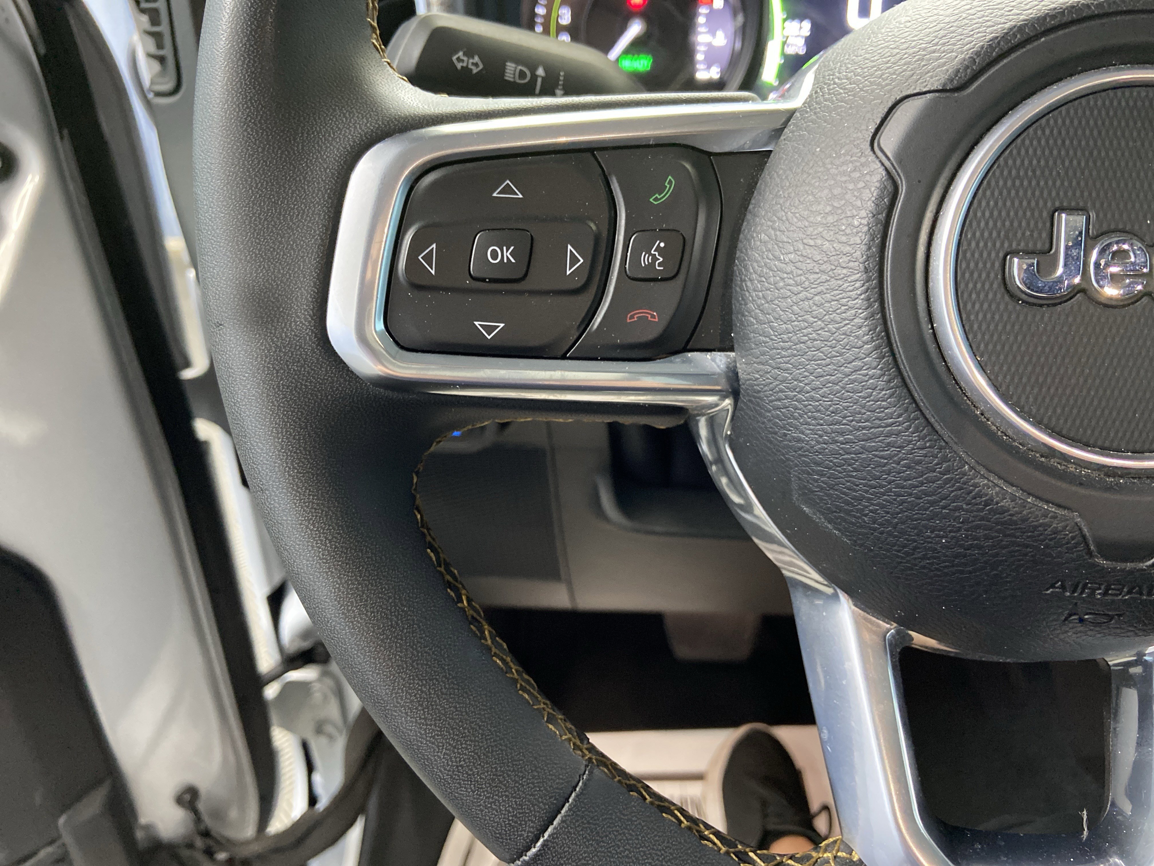 Used 2024 Jeep Wrangler Sahara image 22