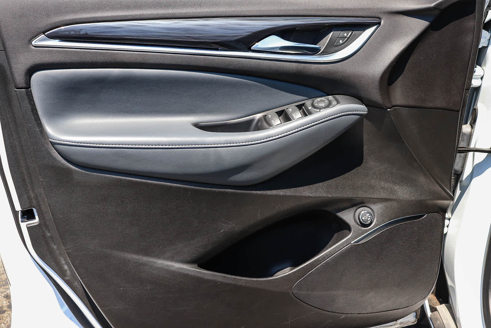 Used 2023 Buick Enclave Essence FWD image 26
