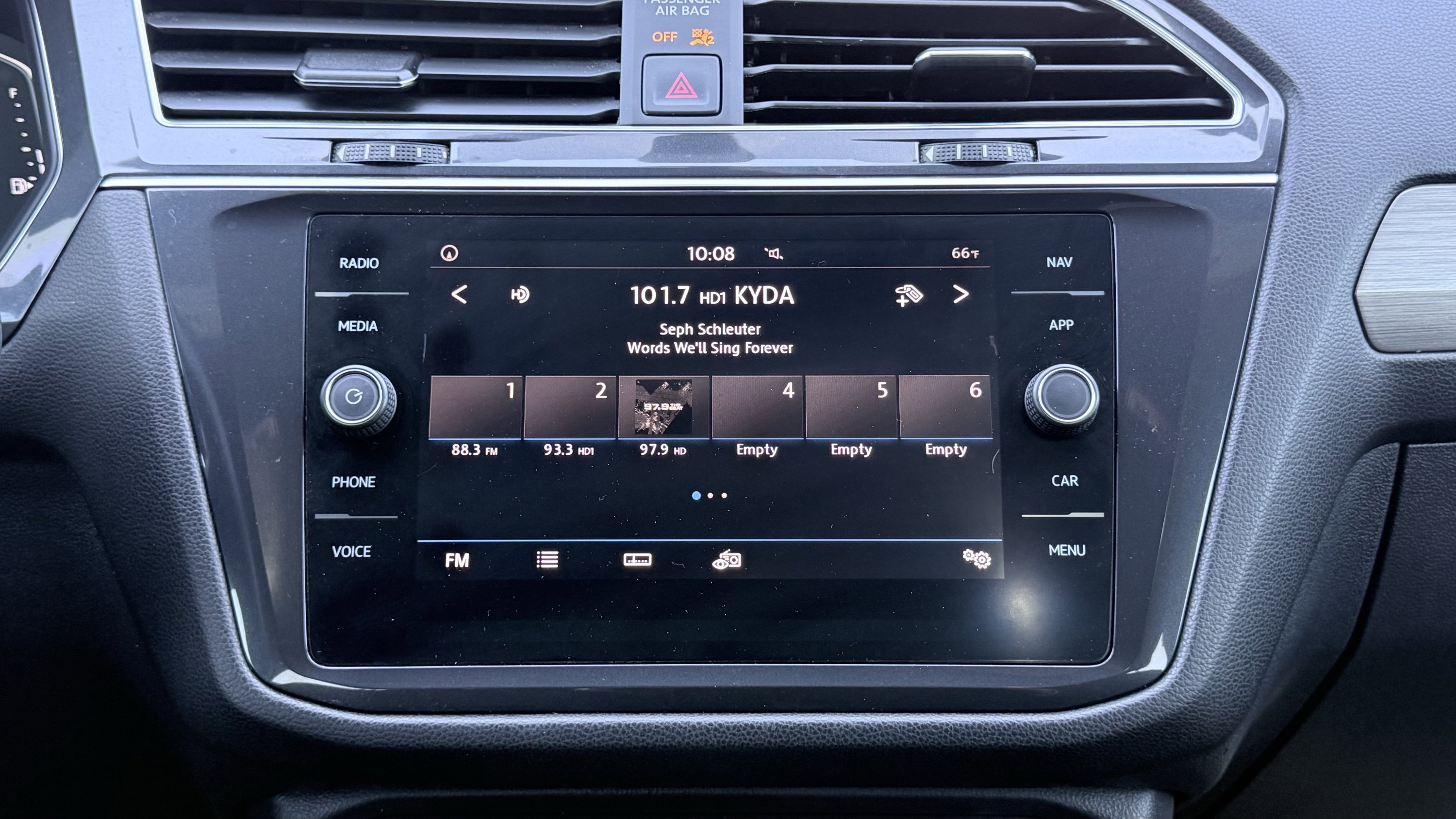 Used 2019 Volkswagen Tiguan SEL R-Line FWD image 55