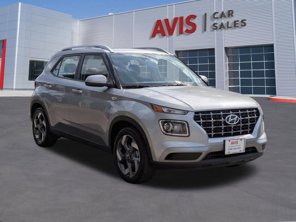 Used 2025 Hyundai Venue SEL FWD image 3