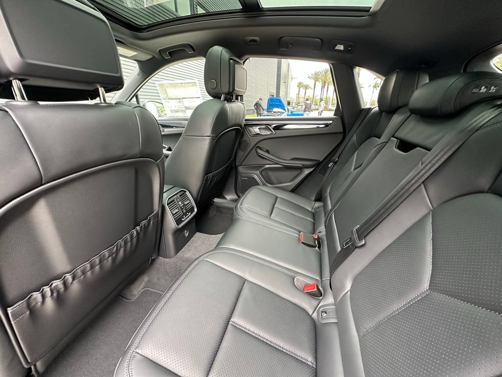 Used 2026 Porsche Macan Turbo AWD/4WD image 37