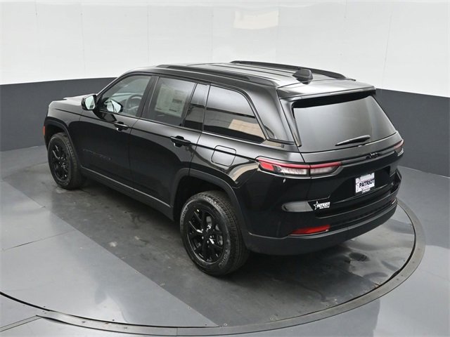 New 2025 Jeep Grand Cherokee Altitude image 31