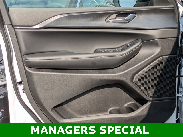 New 2025 Jeep Grand Cherokee L Laredo w/ Luxury Tech Group I image 12