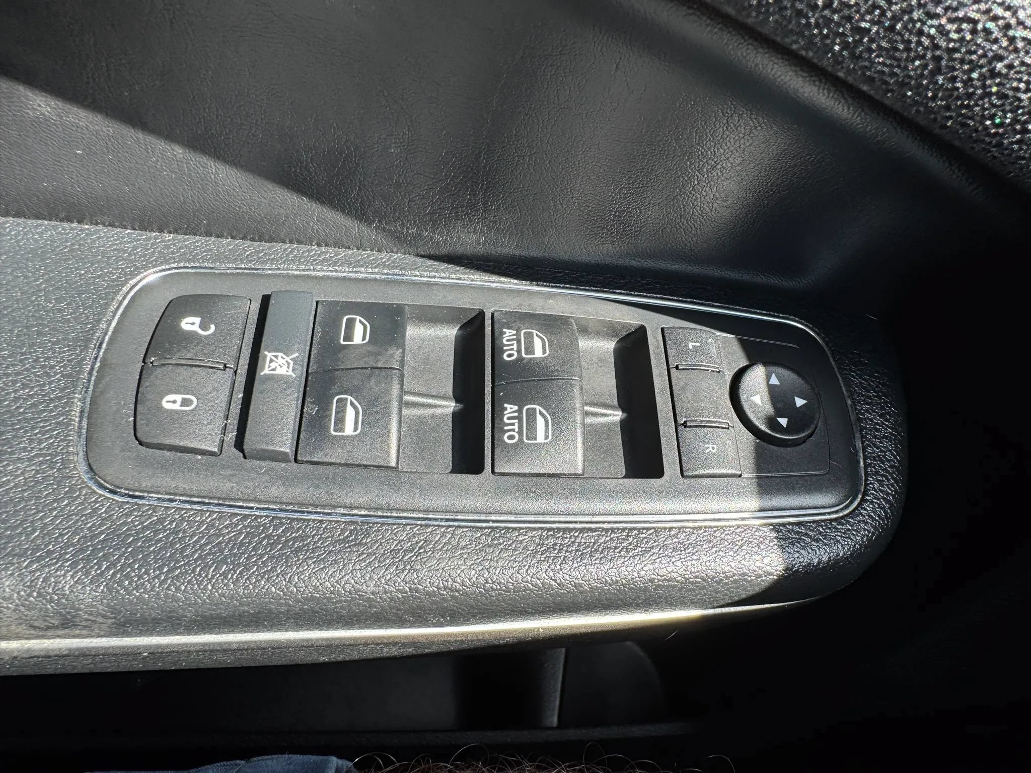Used 2017 Chrysler 300 Limited RWD image 11