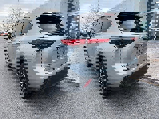 Used 2021 Toyota Highlander XLE image 8