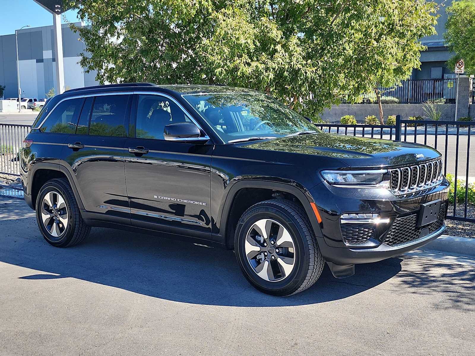 Used 2024 Jeep Grand Cherokee Limited 4xe AWD/4WD image 2