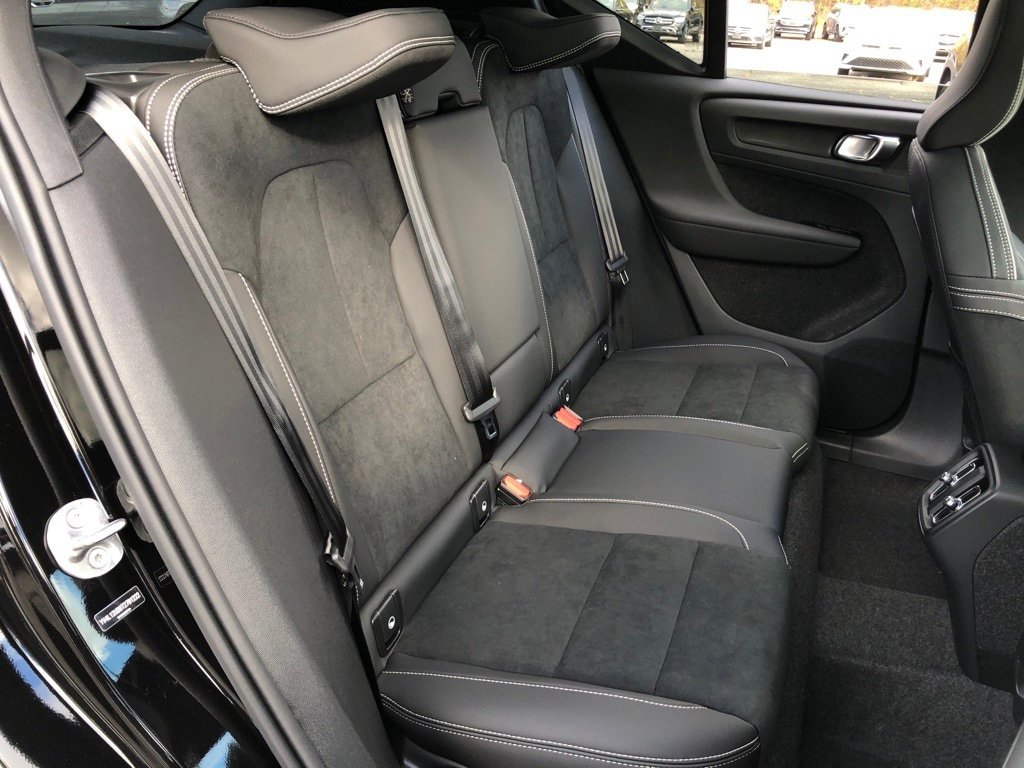 New 2026 Volvo XC40 B5 Ultra w/ Protection Package Premier AWD/4WD image 36